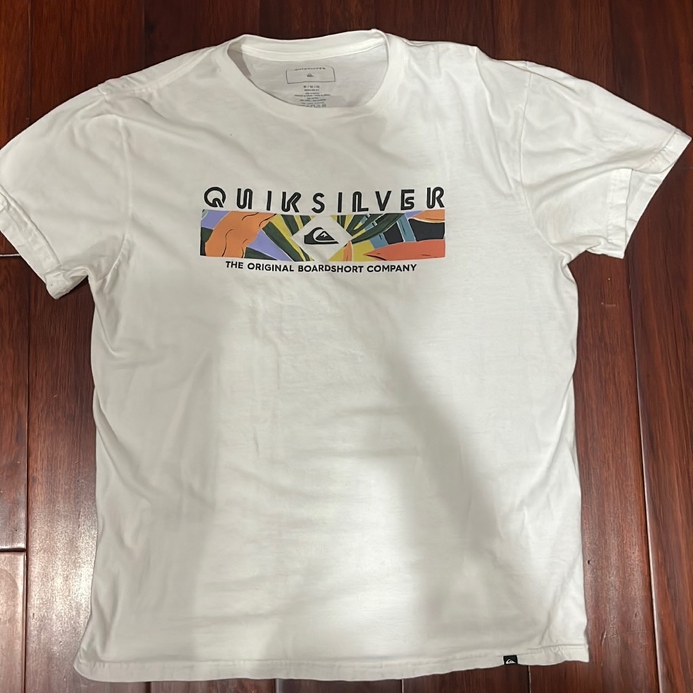 Quicksilver Graphic Tee (Men’s Medium)